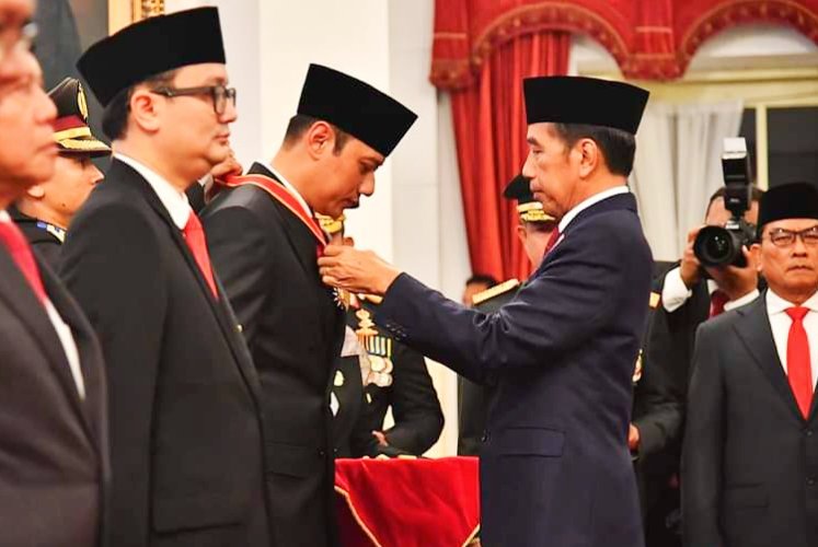 AHY Dianugerahi Bintang Mahaputra Nararya oleh Presiden Jokowi