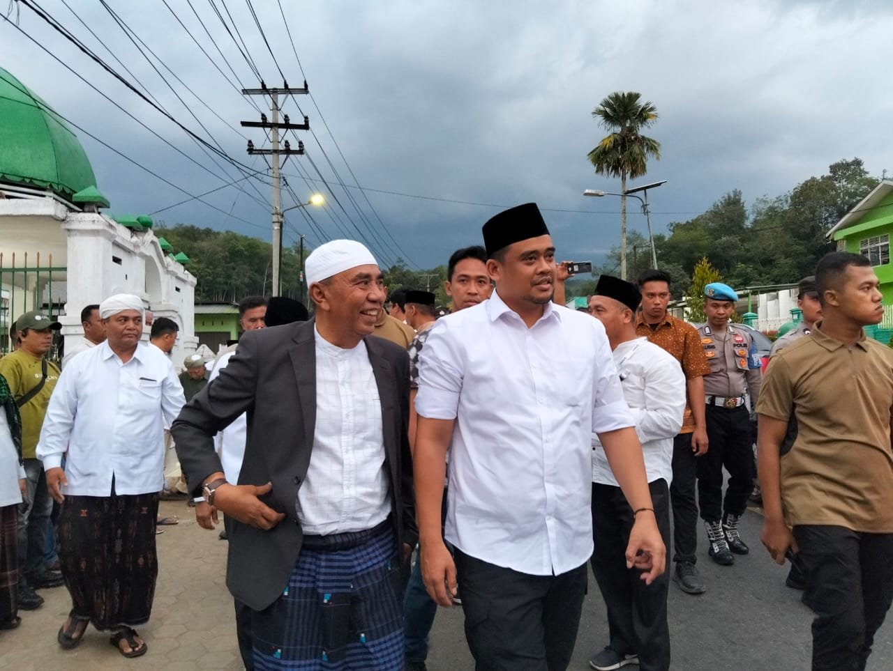 Harun Mustafa Sampaikan Terimakasih, Bobby Sempatkan Silahturahmi dengan Keluarga Besar Mustafawiyah Purba Baru