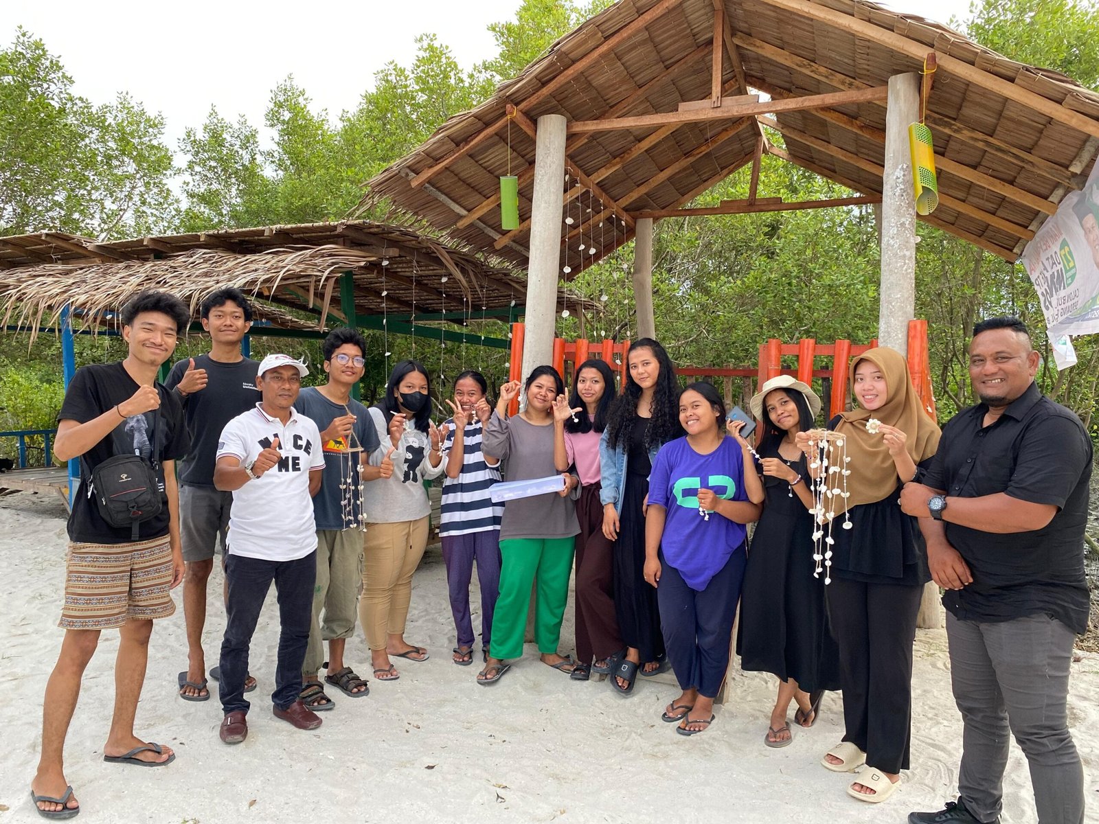 Angkat Potensi Pantai Merdeka Bagan Kuala, Limbah Cangkang Kerang Jadi Souvenir Berharga